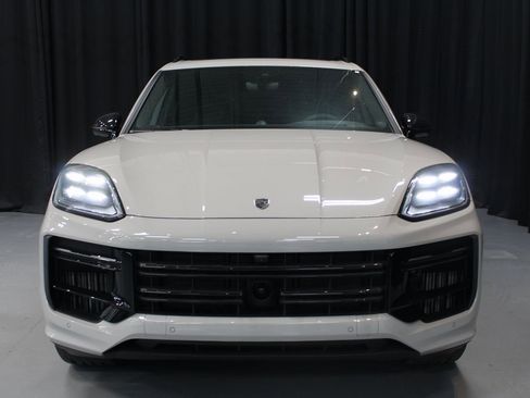 New 2025 Porsche Cayenne Turbo image 10