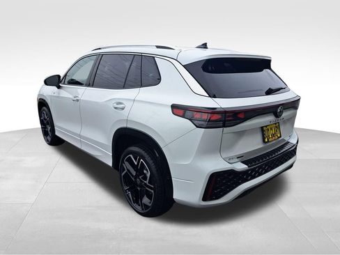 New 2026 Volkswagen Tiguan SEL R-Line AWD/4WD image 3