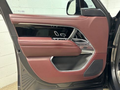 Used 2023 Land Rover Range Rover SE image 24