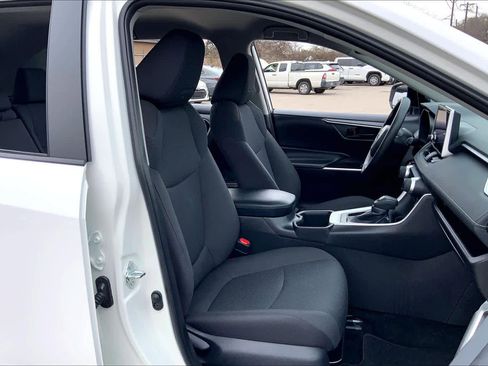 Used 2025 Toyota RAV4 LE image 9