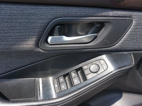 Used 2021 Nissan Rogue SV FWD image 4