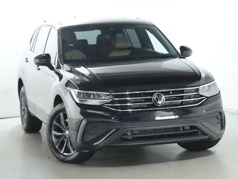 Used 2023 Volkswagen Tiguan SE AWD/4WD image 2