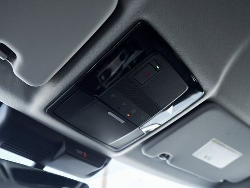 Used 2025 Mitsubishi Outlander SE image 53