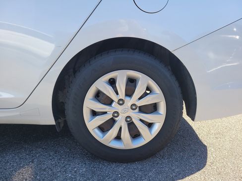 Used 2021 Hyundai Accent SE image 8