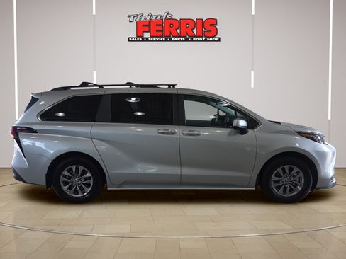 Used 2023 Toyota Sienna LE AWD/4WD image 6