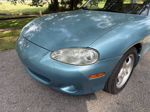Used 2001 MAZDA MX-5 Miata RWD image 16