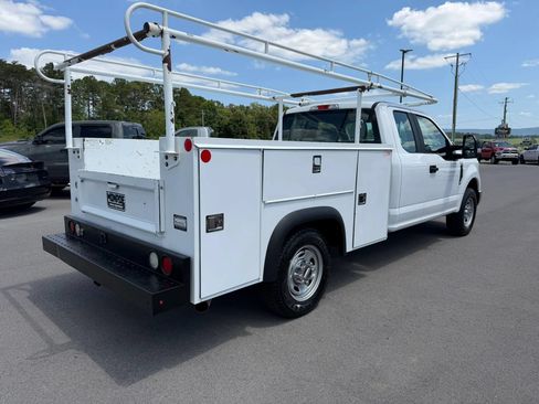 Used 2017 Ford F250 XL w/ Power Equipment Group RWD image 3