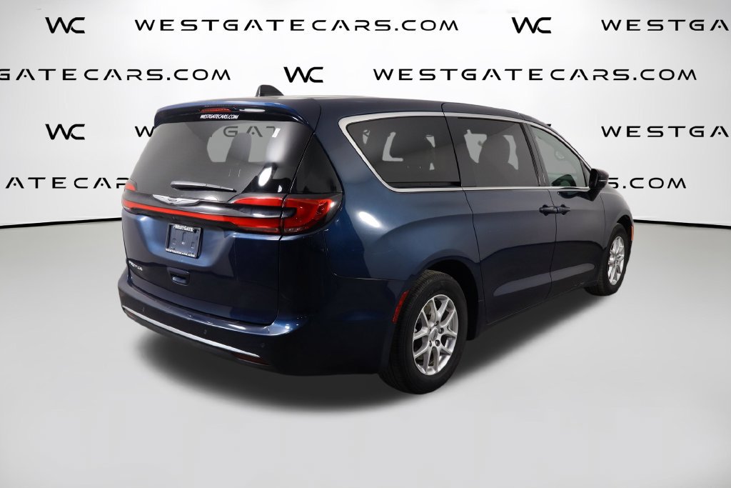 Used 2025 Chrysler Pacifica Select FWD image 45