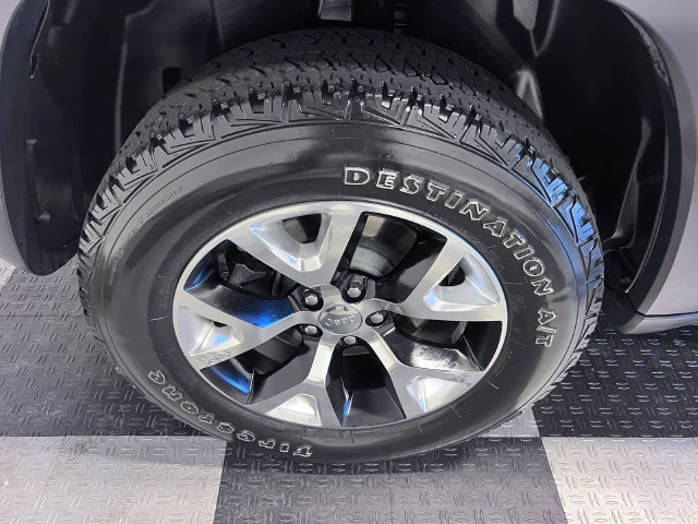 Used 2014 Jeep Cherokee Trailhawk w/ Leather Interior Group AWD/4WD image 14