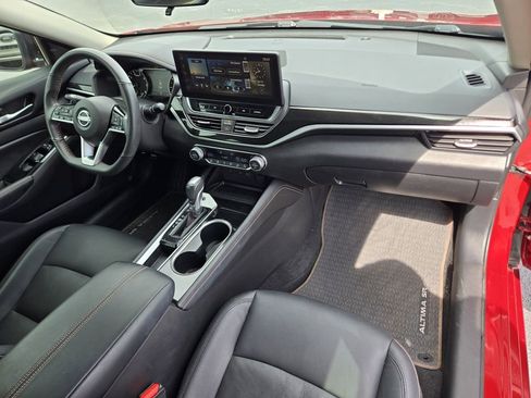 Used 2025 Nissan Altima 2.5 SR w/ SR Premium Package image 16