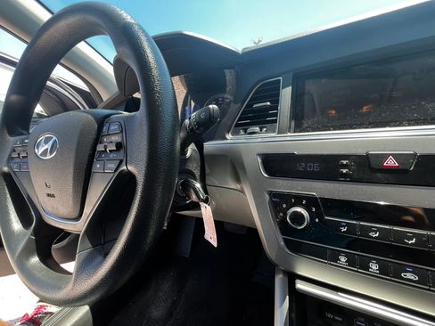 Used 2017 Hyundai Sonata SE w/ Cargo Package FWD image 16