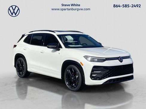 New 2026 Volkswagen Tiguan SE R-Line FWD image 1