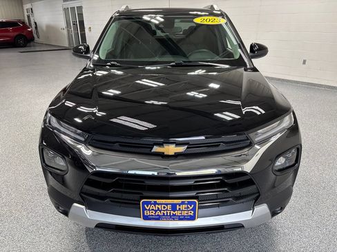 Used 2023 Chevrolet TrailBlazer LT FWD image 2