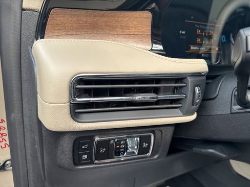 Used 2025 Lincoln Corsair Grand Touring w/ Jet Appearance Package image 17