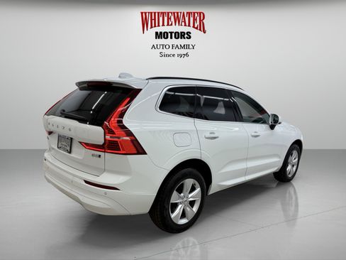Used 2022 Volvo XC60 B5 Momentum image 4