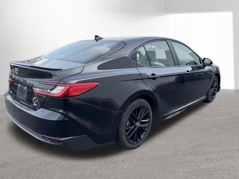 Used 2025 Toyota Camry SE image 4