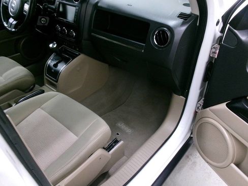 Used 2012 Jeep Patriot Latitude w/ Sun/Sound Group AWD/4WD image 29
