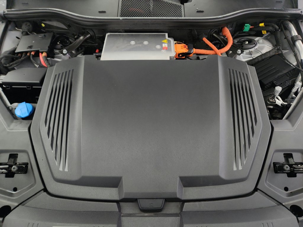 Used 2022 Audi e-tron Premium AWD/4WD image 40