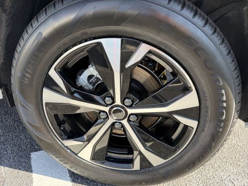 New 2026 Volvo XC60 B5 Core w/ Protection Package image 30