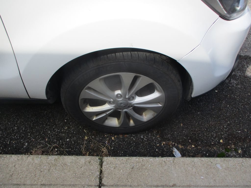 Used 2014 Kia Soul + FWD image 3