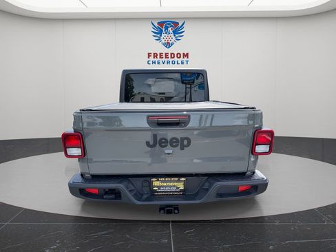 Used 2022 Jeep Gladiator Sport AWD/4WD image 5