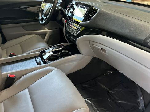 Used 2019 Honda Pilot Touring image 19