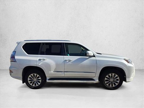 Used 2017 Lexus GX 460 Premium image 4