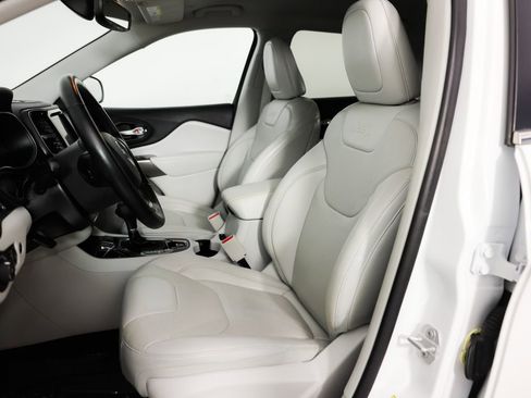 Used 2019 Jeep Cherokee Limited image 22