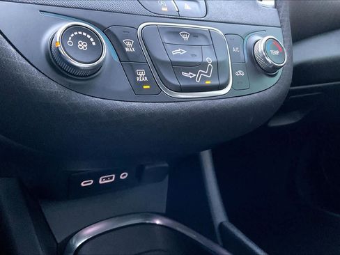 Used 2021 Chevrolet Malibu LS image 32