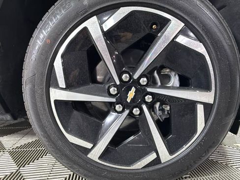 Used 2025 Chevrolet Equinox EV LT image 36