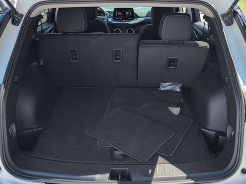 Used 2025 Chevrolet Blazer LT FWD image 28