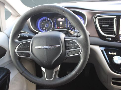 Used 2018 Chrysler Pacifica Touring Plus image 14