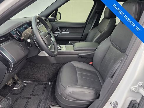 Used 2025 Land Rover Range Rover SE AWD/4WD image 9