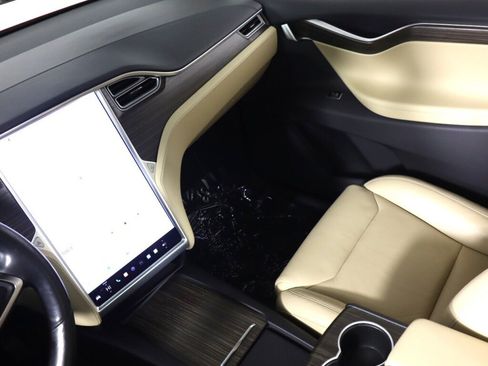 Used 2016 Tesla Model X image 29
