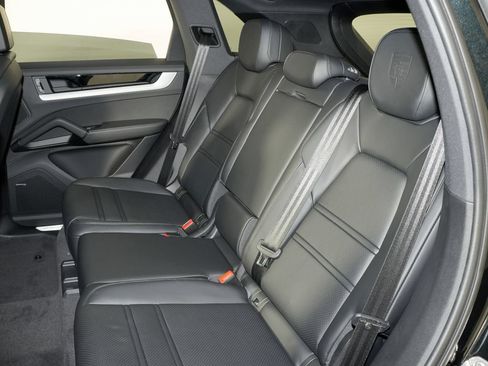 New 2026 Porsche Cayenne AWD/4WD image 33