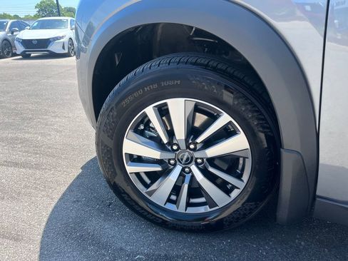 Used 2025 Nissan Pathfinder SL AWD/4WD image 29