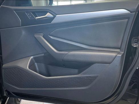 Used 2021 Volkswagen Jetta SE w/ SE Cold Weather Package image 12