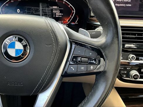 Used 2021 BMW 530i w/ Premium Package RWD image 11