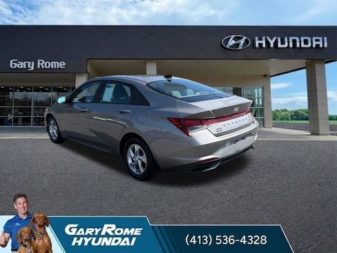 Used 2023 Hyundai Elantra SE FWD image 3