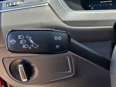 Used 2023 Volkswagen Tiguan SE w/ Panoramic Sunroof Package FWD image 21