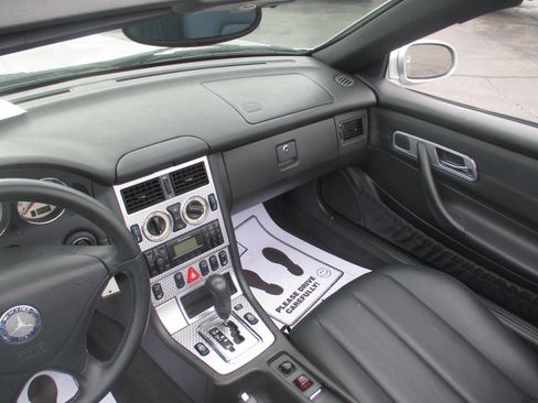 Used 2004 Mercedes-Benz SLK 230 image 7