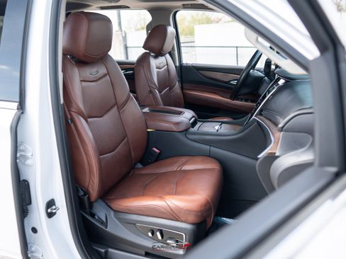 Used 2020 Cadillac Escalade ESV Premium Luxury RWD image 17
