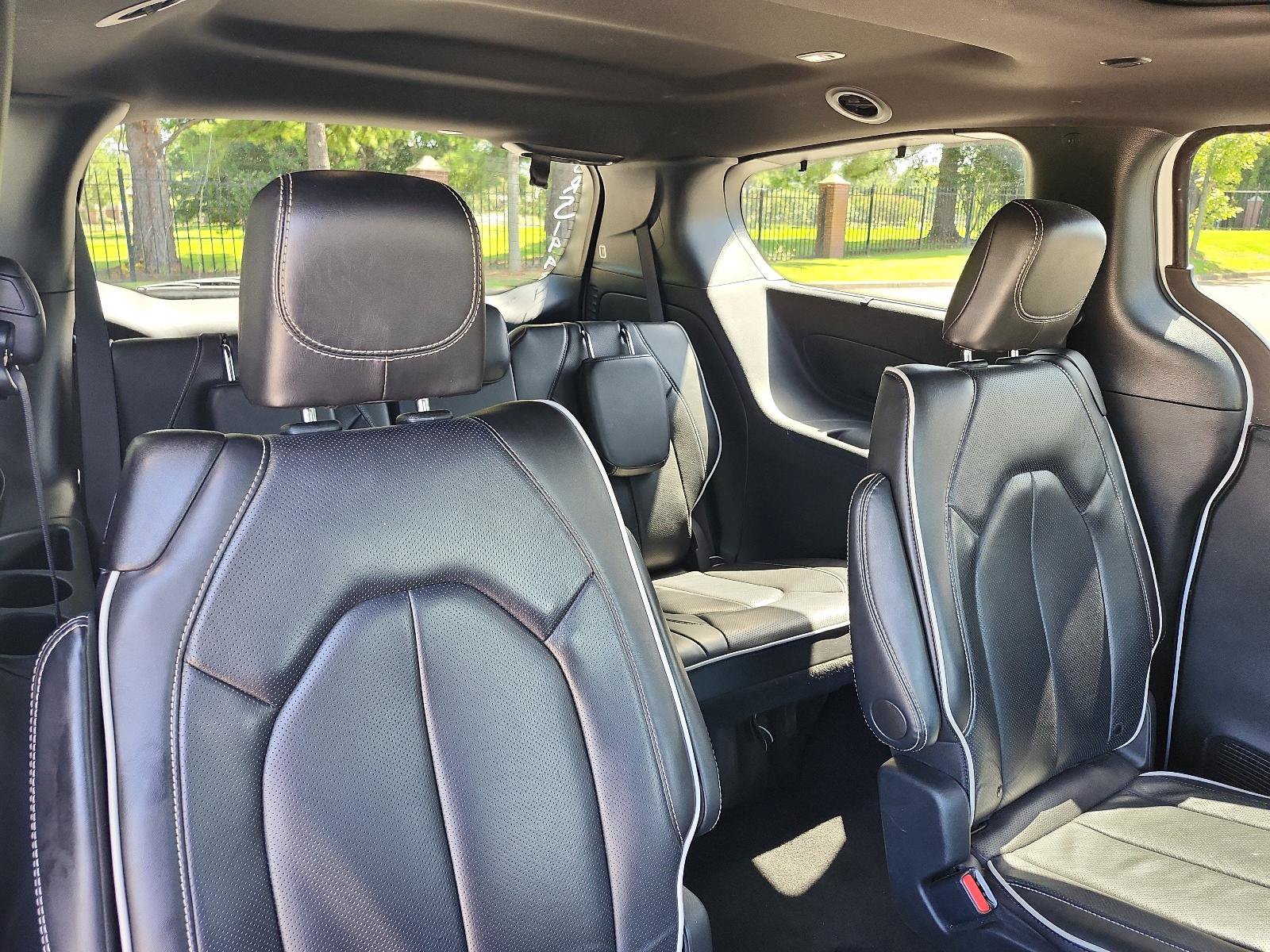 Used 2025 Chrysler Pacifica Limited FWD image 9