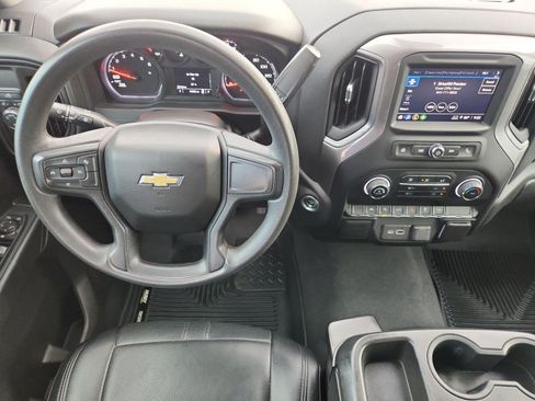 Used 2022 Chevrolet Silverado 1500 Custom RWD image 2