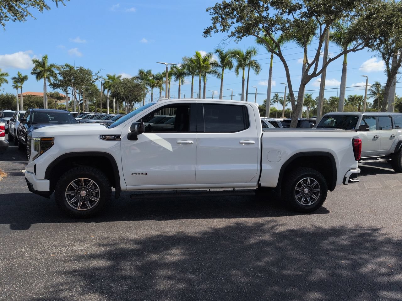 Used 2024 GMC Sierra 1500 AT4 w/ Technology Package AWD/4WD image 7