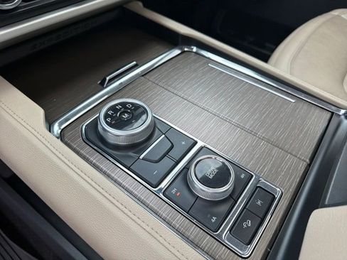 Used 2022 Ford Expedition Max Limited image 29