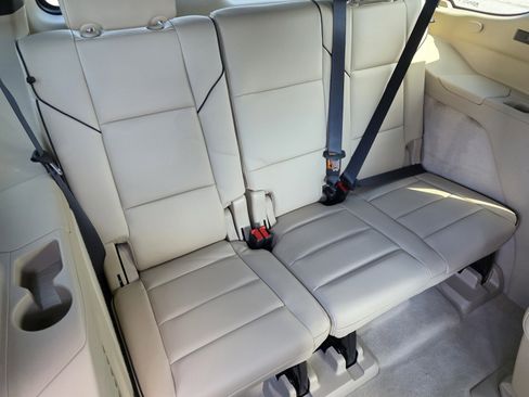 Used 2023 Cadillac Escalade Premium Luxury image 21