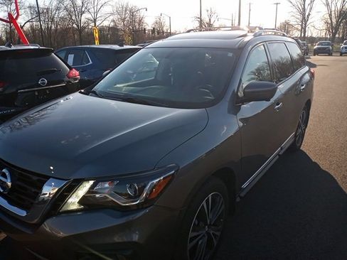 Used 2020 Nissan Pathfinder Platinum w/ Cargo Package image 7