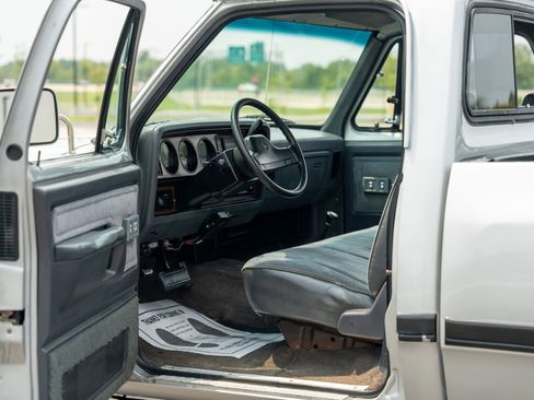 Used 1991 Dodge D/W Truck 350 image 34