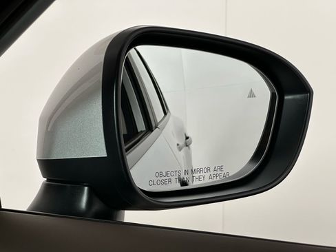 Used 2023 Nissan Rogue SV image 24